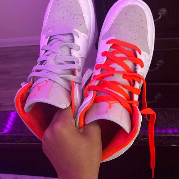 COPY - Coral Sliver and White youths Jordans. Size 6 (US)